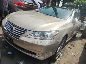 Lexus ES 350 2011 Gold