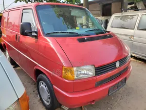 Photo - Volkswagen Transporter 2002 Red