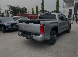 Toyota Tundra Platinum 2022 Black