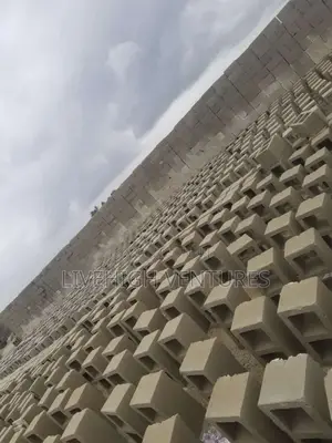 Strong Vibrated Blocks