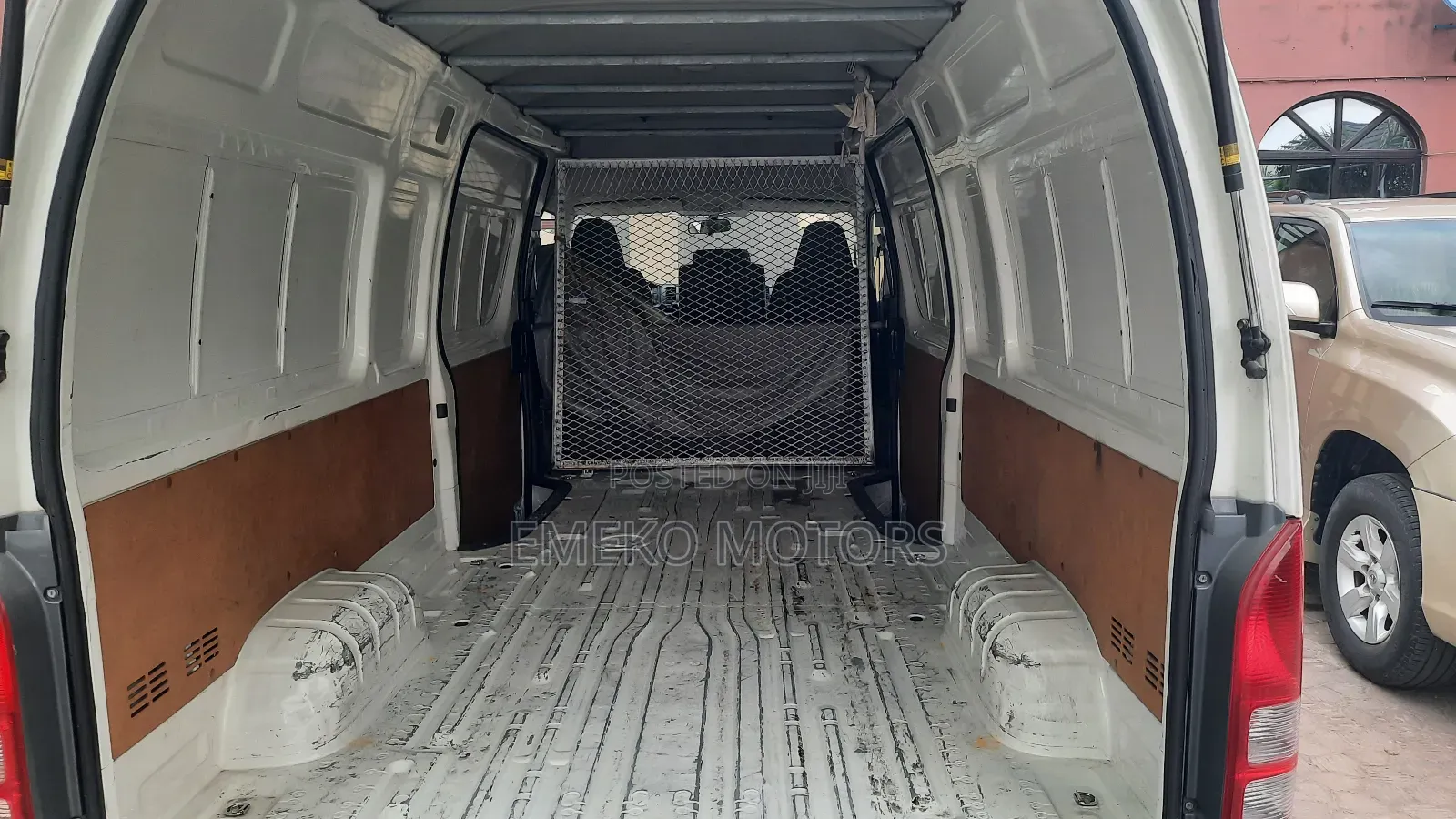 Toyota HiAce 2017 White