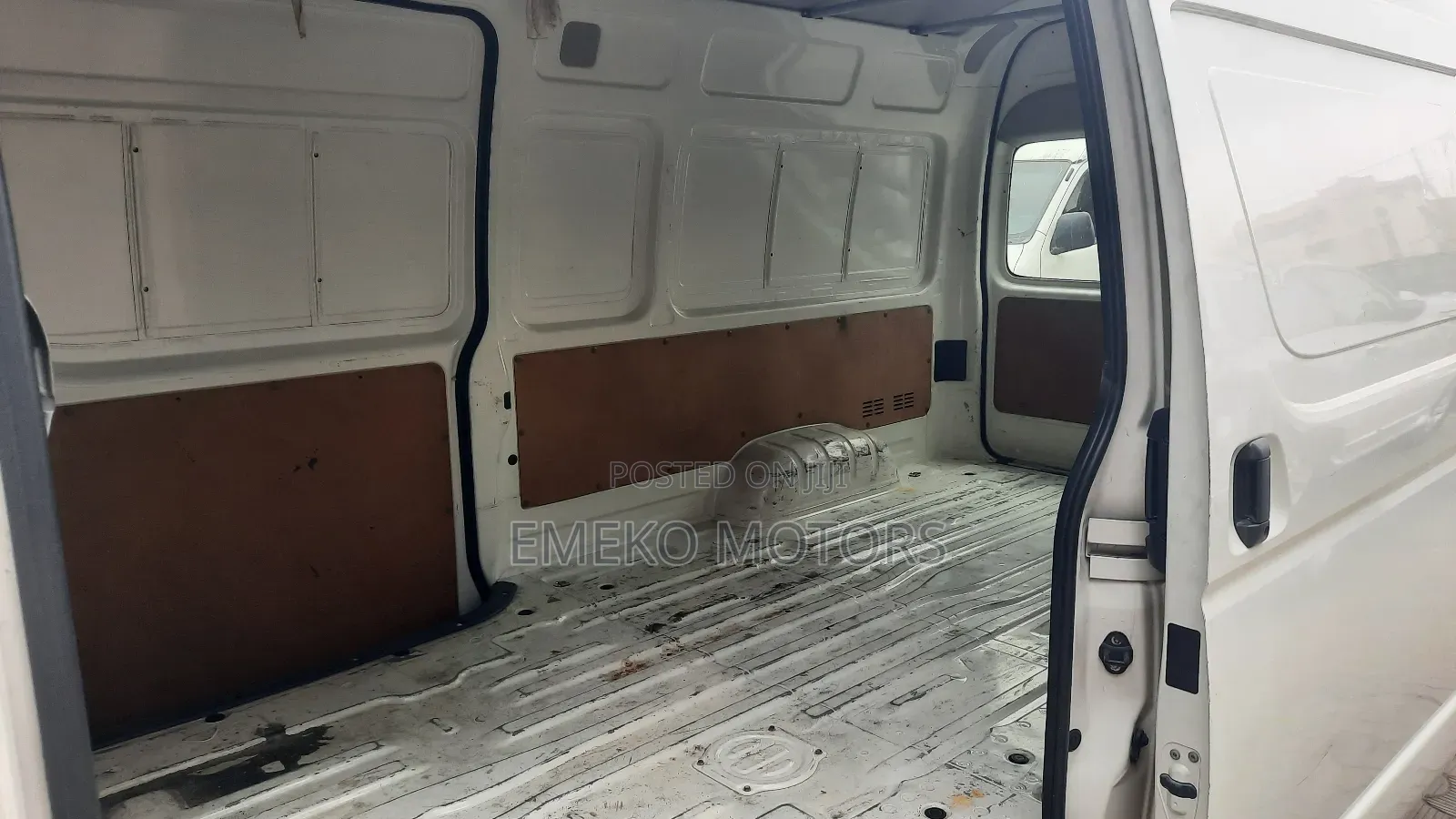 Toyota HiAce 2017 White