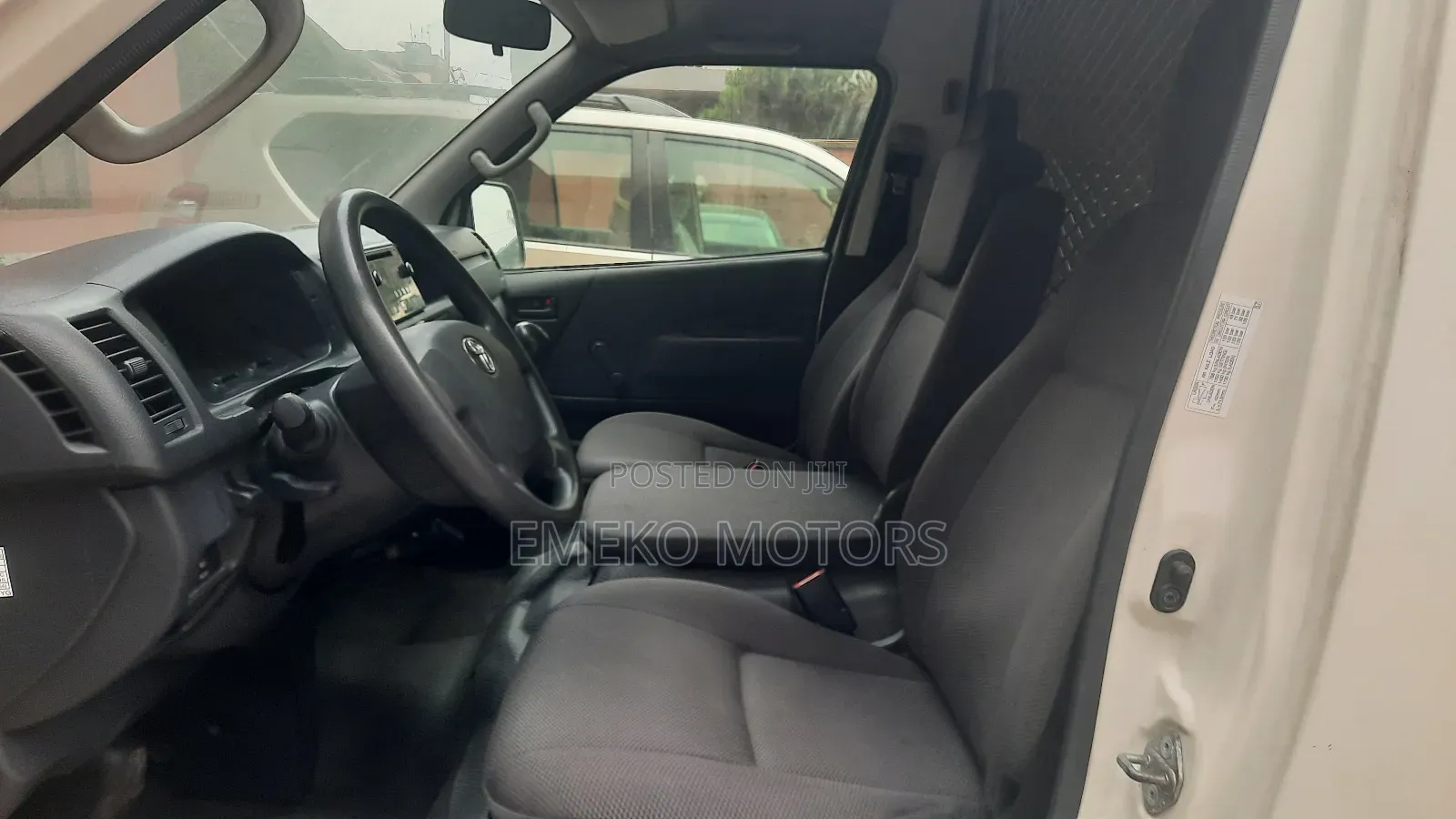 Toyota HiAce 2017 White