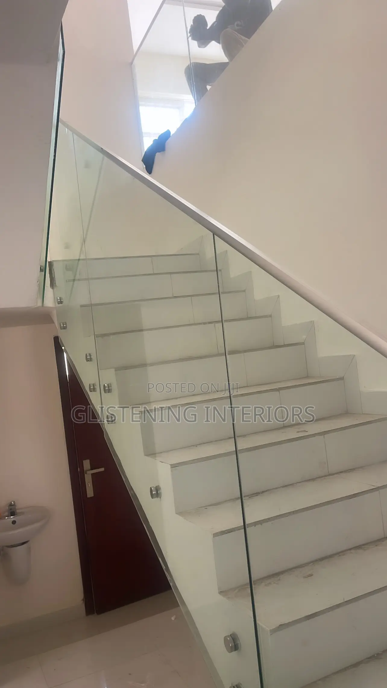 Staircase Design With a Plain 10mm Glass
