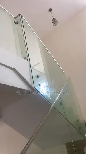 Staircase Design With a Plain 10mm Glass