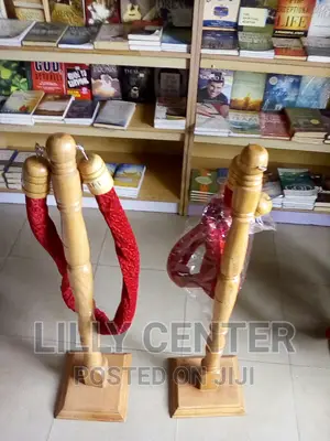 The Queue Stand With Rope