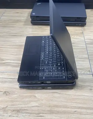 Laptop Toshiba Satellite C50 4GB Intel Pentium HDD 320GB