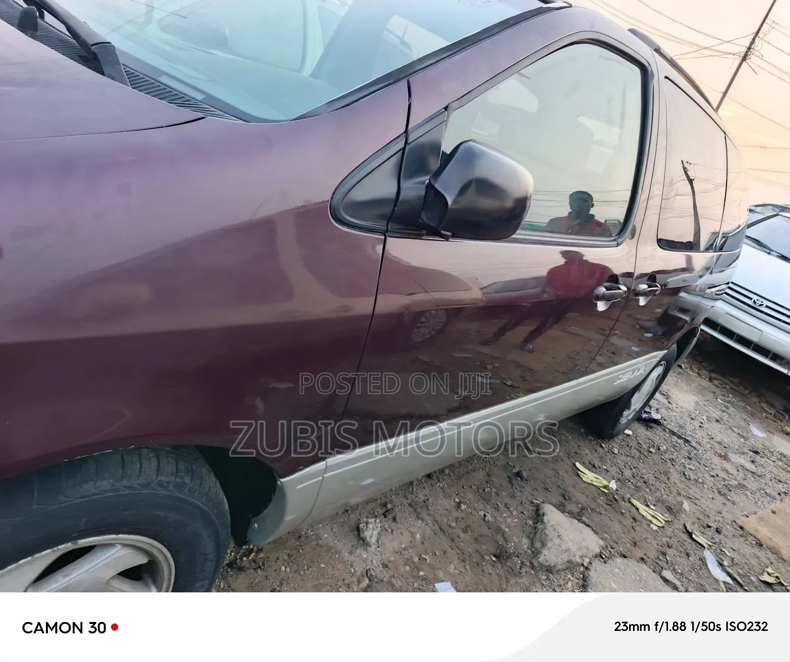 Toyota Sienna 2000 Red