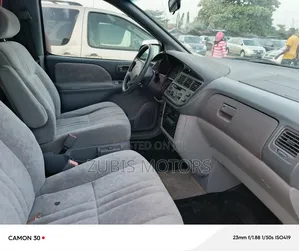 Toyota Sienna 2000 Red
