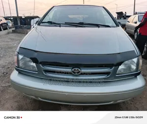 Toyota Sienna XLE & 1 hatch 2000 Green