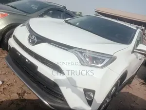 Toyota RAV4 Limited 4dr SUV (2.5L 4cyl 6A) 2015 White