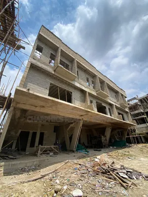 4bdrm Duplex in Yaba for sale