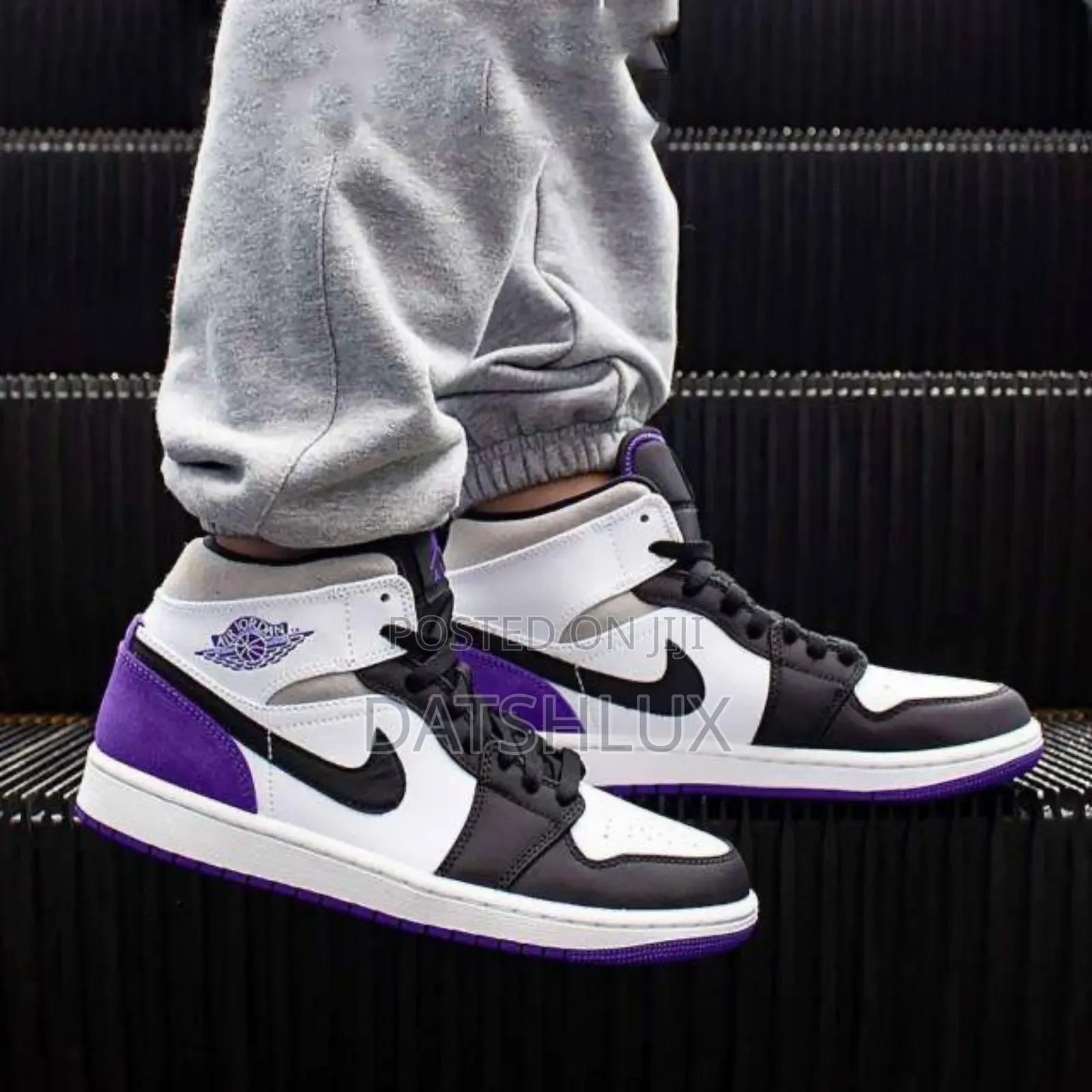 Nike Air Jordan 1 Mid SE “Varsity Court Sneakers