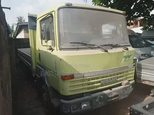 Nissan Pick Up 2003 Yellow