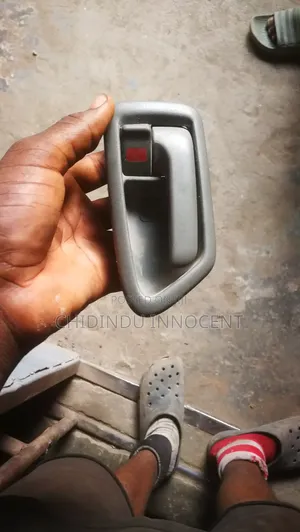 Inner Opener Toyota Camry 2000 Model