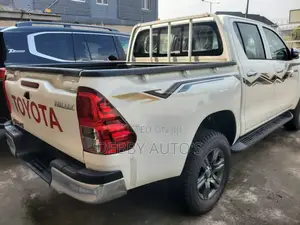 New Toyota Hilux 2025 Off white
