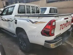 New Toyota Hilux 2025 Silver