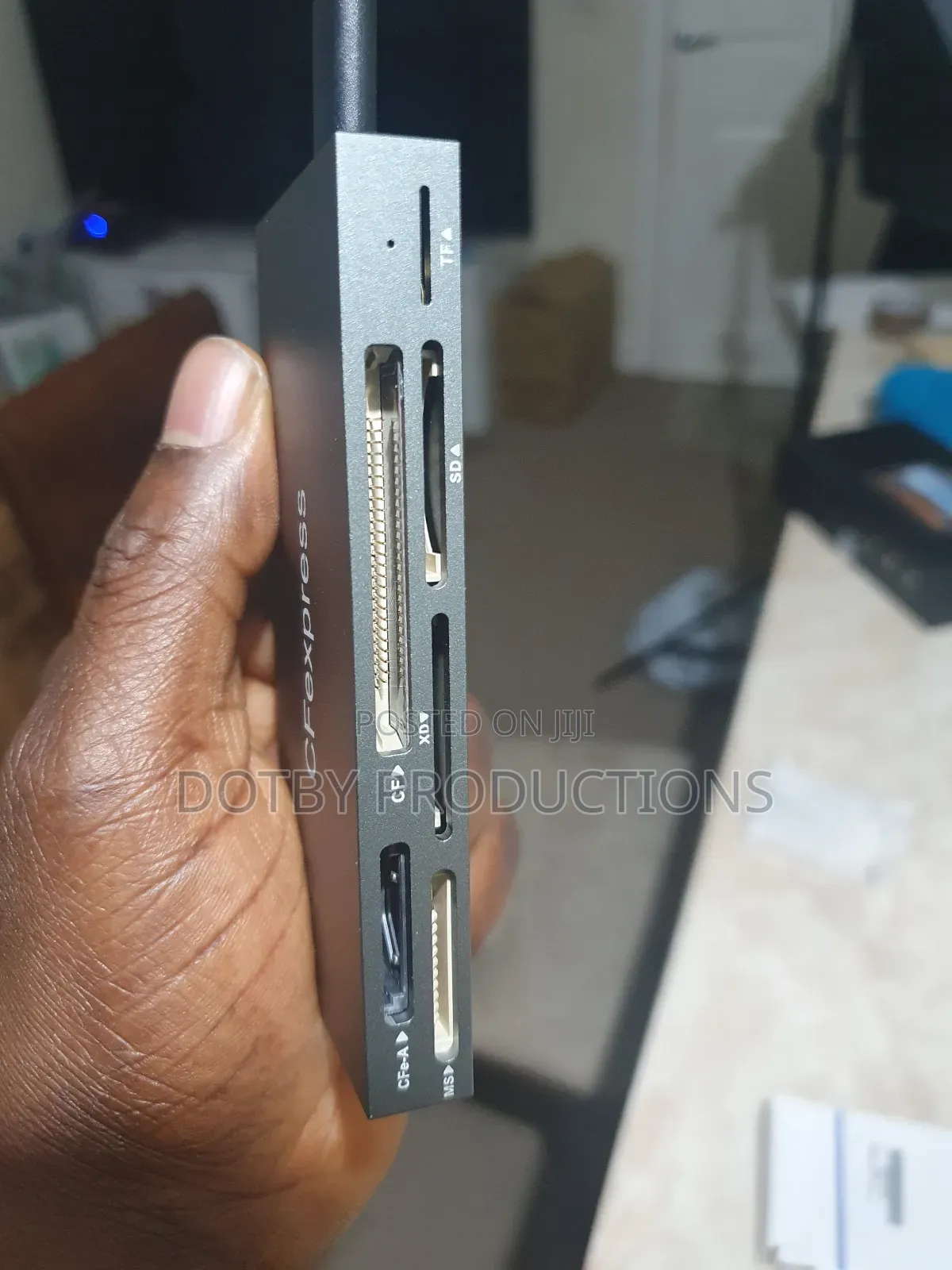 Cfexpress Type a B SD Card Reader