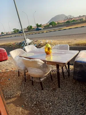 Luxury Free Air Foreign Dining Set 4 Seaters
