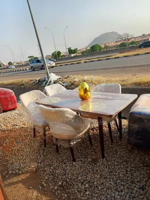Luxury Free Air Foreign Dining Set 4 Seaters