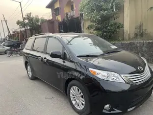 Toyota Sienna 2015 Black