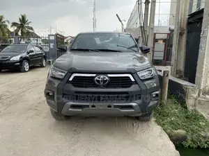 Toyota Hilux 2023 Gray