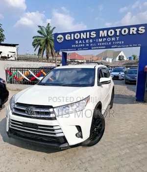 Toyota Highlander LE Plus 4x4 V6 (3.5L 6cyl 8A) 2018 Off white