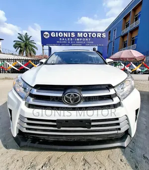 Toyota Highlander LE Plus 4x4 V6 (3.5L 6cyl 8A) 2018 Off white