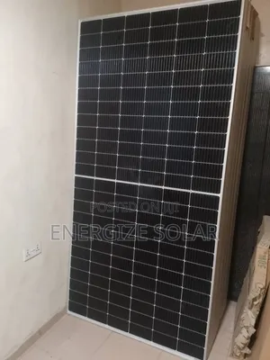 555w Jinko Solar Panel (144 Cells)