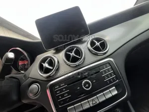 Mercedes-Benz GLA-Class 2019 White