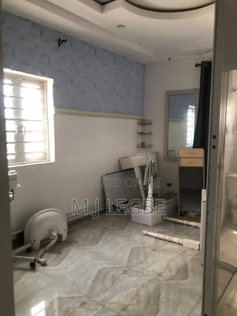 Office Space Available Facing Lekki Epe Expressway, Back Unit