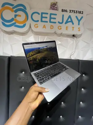Laptop Apple MacBook Pro 2021 M1 8GB Apple M1 Pro SSD 512GB