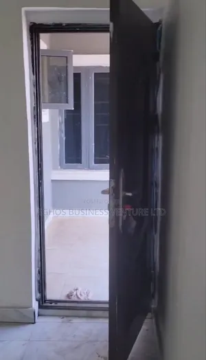 3bdrm Block of Flats in Joromi Ekenwanroad, Benin City for rent