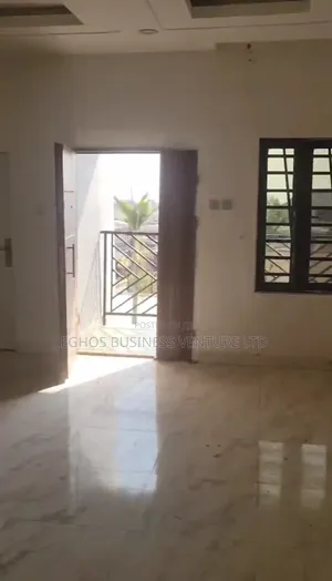 3bdrm Block of Flats in Joromi Ekenwanroad, Benin City for rent