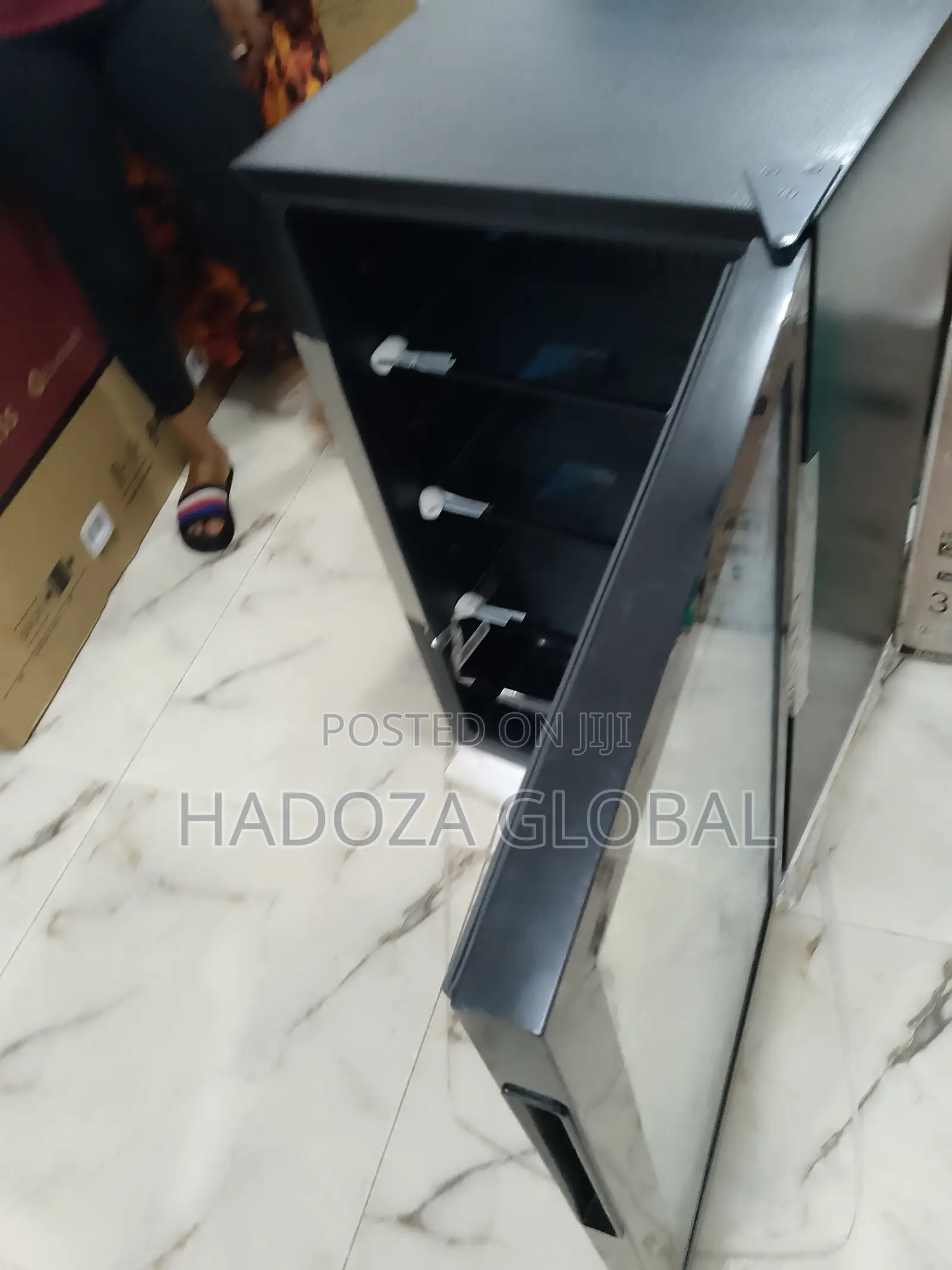 Stylish Hisense Beverage Chiller