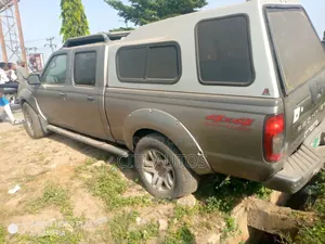 Photo - Nissan Frontier 2004 Gray