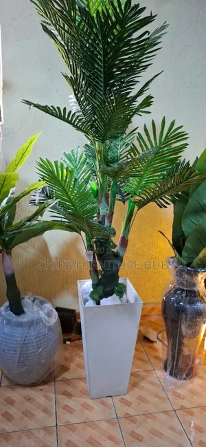 Big Palm Flower Vase Wit Stones