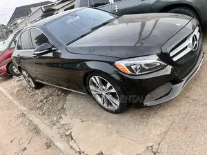 Photo - Mercedes-Benz C300 2015 Black