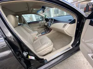 Toyota Avalon Base Seban FWD (3.5L 6cyl 6A) 2011 Brown