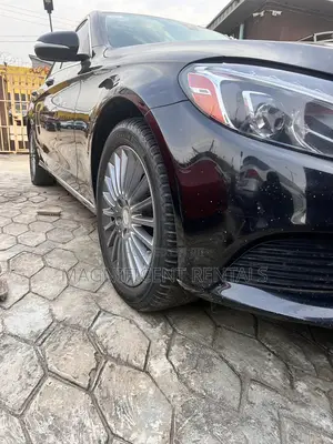 Photo - Mercedes-Benz C300 2015 Black