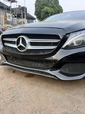 Photo - Mercedes-Benz C300 2015 Black