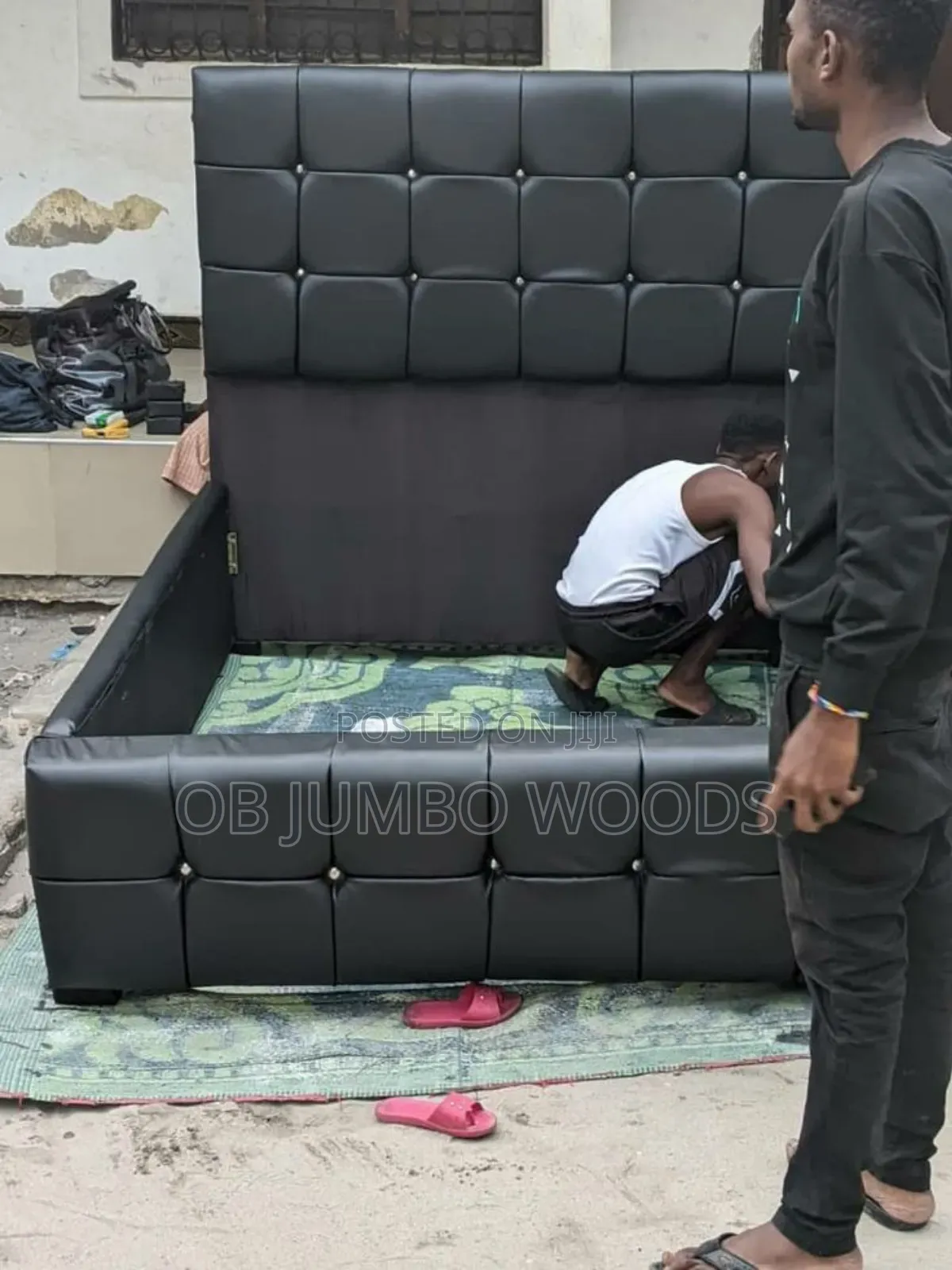 Tufted 4 by 6 Bedframe