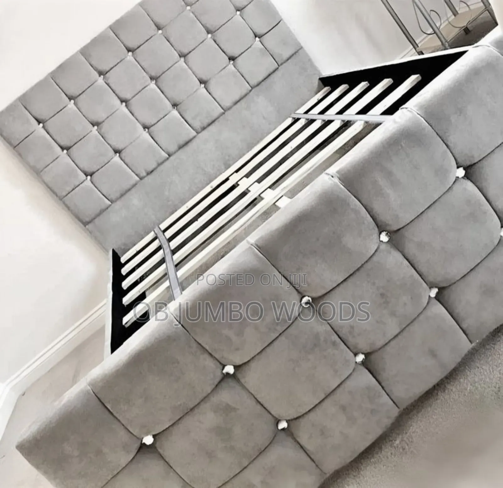 Tufted 4 by 6 Bedframe