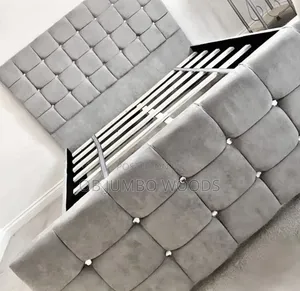 Tufted 4 by 6 Bedframe