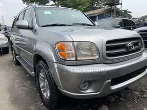 Toyota Sequoia 2004 Silver