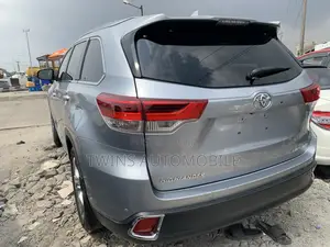 Toyota Highlander 2018 Silver