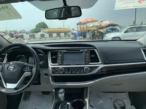 Toyota Highlander 2018 Silver
