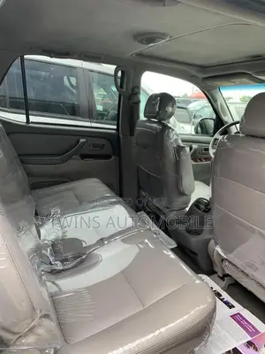 Toyota Sequoia 2004 Gray