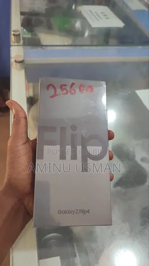 New Samsung Galaxy Z Flip4 256 GB