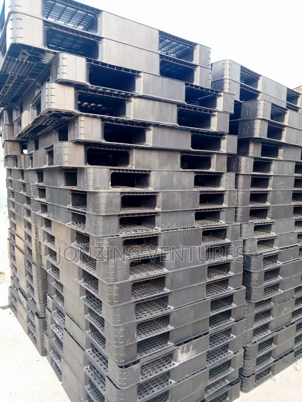 Big Black Strong Plastic Pallets